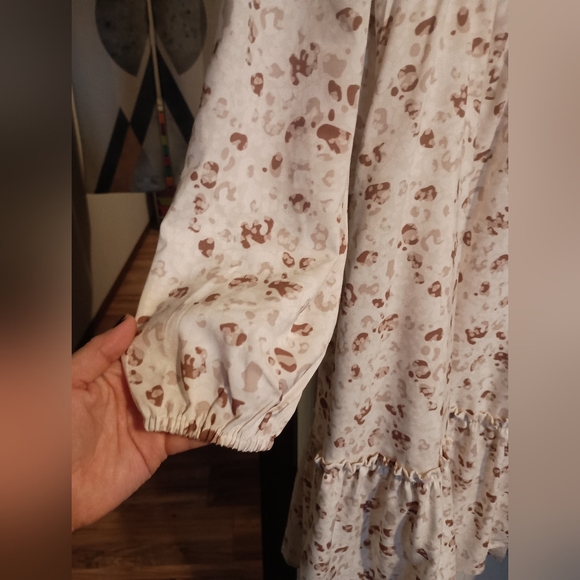 Floral Cream Dress Medium polyester Dress - Picture 4 of 9